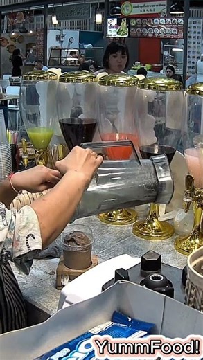 Thai Chocolate Smoothie 🍫🥤 | Creamy, Rich & Refreshing! #streetfood #thaifood #foodvlog #foodshorts