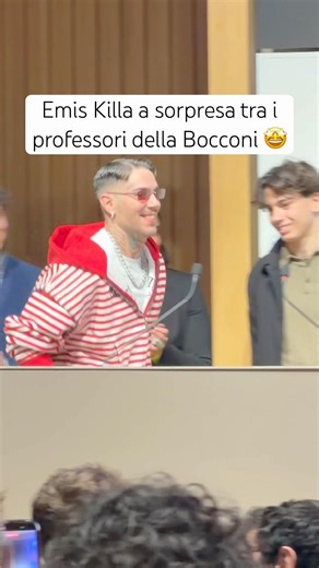 Emis Killa a sorpresa tra i professori della Bocconi 🤩
