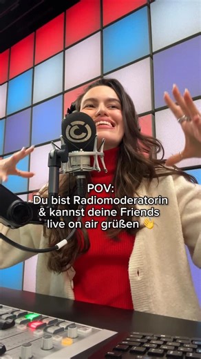 Cindy Podloucky on Instagram: "wen soll ich als nächstes grüßen? 🤭 und sorry @isitjessie, jetzt kennt leider ganz österreich unseren insider hoppala #radio #ö3 #moderatorin #sabrinacarpenter #work"