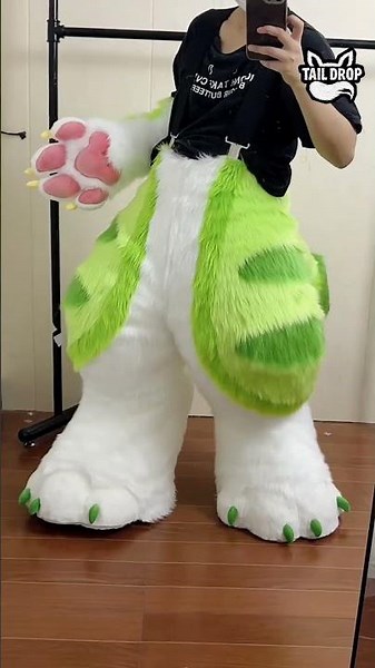Paws up #taildrop #furry #kigurumi #cosplay #fursuit #kig