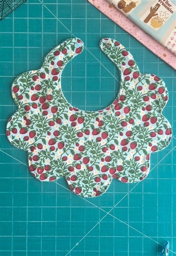 Scalloped Baby Bib Sewing Tutorial — Easy Project (Full Guide)