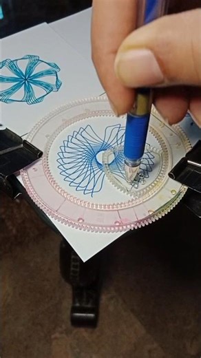 Astonshing Spirograph Pattern #spirograph