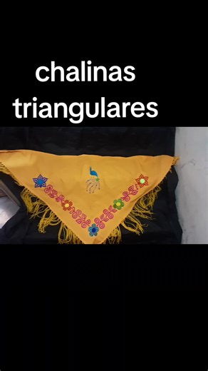 Chalinas Triangulares: Bordados Únicos y Envíos Rápidos