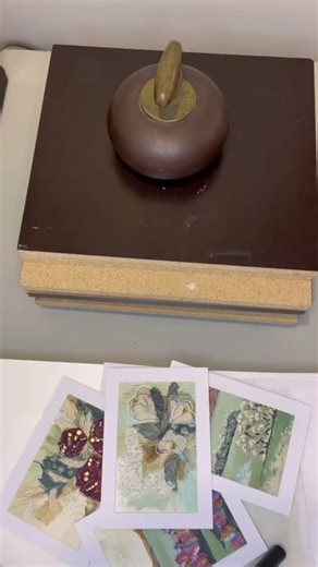 Sneek peek 👀 at my work for @squarefootshow with @elenahendersonart and Friends 🌸🌼🌺 And shoutout to @mightypops and @krista_power for the curling stone that they gifted me many years ago. It has a new and heavy purpose now 😂♥️ #painting #mixedmedia #art #artshow #drawing #floral #landscape #sneekpeek #forsale