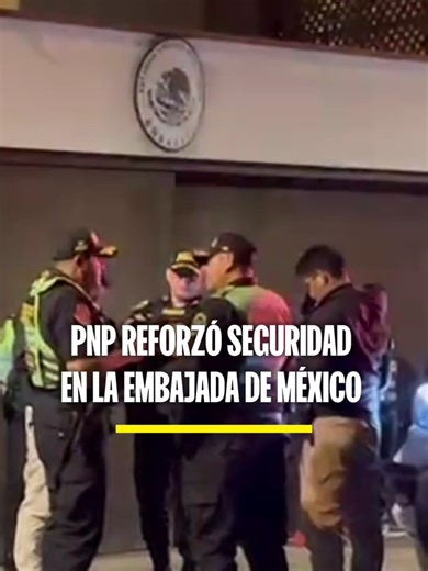 🔴 El comandante general de la PNP, Óscar Arriola, llegó junto a otros agentes a los exteriores de la embajada de México, donde se encuentra Betssy Chávez, ante riesgo de fuga en Navidad.