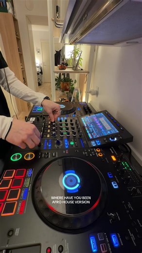 Still figuring out using 4 decks simultaneously 🤗 #afrohouse #rihanna #wherehaveyoubeen #dj #djtransition