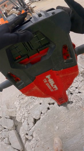 Hilti North America 🇺🇸 on Instagram: "Powerful demolition, powered by Nuron.🔋 The TE 2000-22 cordless jackhammer is built for demo jobs where control, handling, and the freedom to move make all the difference. #CordlessJackhammer #concretedemolition #HiltiNuron"