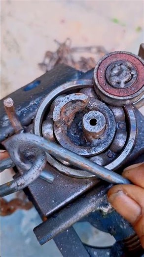 Creating an iron chain with the manual tool #ironbendingtool#homemadetool #Creativewelder