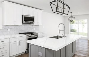 [Hot Item] Quartz Stone for Countertop Factory Price /Bench Top/Engineered/Table Tops