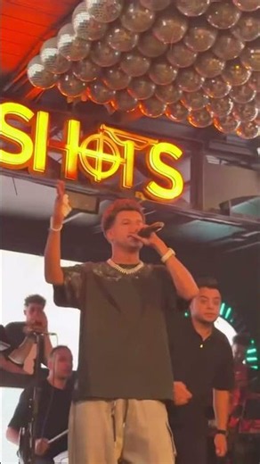 Issam Sasa sets the concert on fire with the song “Your Uncle and the Uncle of Your Uncle”