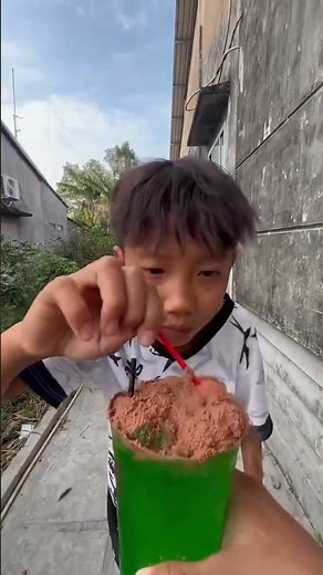 Ly kem màu nâu và ba cây kẹo mút#shorts