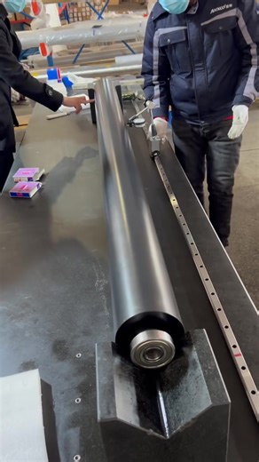 What data of the roller is being measured？ #roller #measurement #teflon #runout #precision