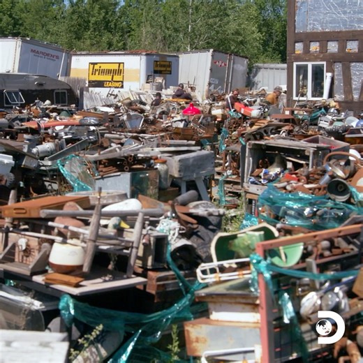 Matt Paxton and his team are taking on the LARGEST hoard he's ever seen! 😱 Do you think they'll meet their goal? Don't miss a new #FilthyFortunes TOMORROW at 10p ET on Discovery! | Discovery