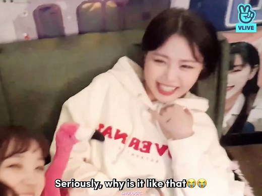 shuhua sleeping through the entire thing in the background 😭 #gidle #miyeon #minnie #soojin #yuqi #shuhua #soyeon #kpop #girlgroup