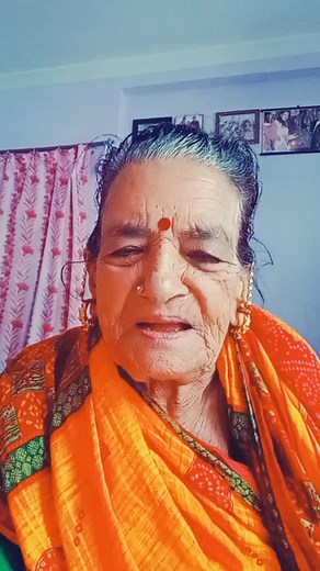 Traditional Indian Saree Style and Gesture Explained