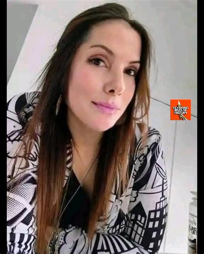 Sandra Bullock’s rise wasn’t all red carpets and Oscars — it was built on rejection, heartbreak, and relentless grit. Before “Speed” (1994) made her a star, she was dismissed from auditions for being “too ordinary.” Even after global fame, tragedy struck when betrayal shattered her marriage in 2010, forcing her to rebuild her life under intense media scrutiny. Yet, instead of breaking, she adopted a son and redefined family on her own terms. What most don’t know: she once considered quitting Hol