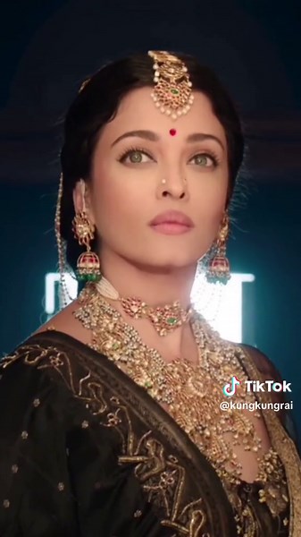 Aishwarya Rai Bachchan: The Enchanting Grey-Green Eyes of a Beauty Queen