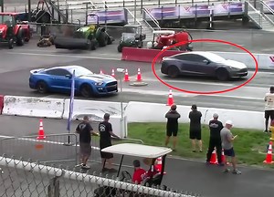 Tesla Model S Plaid Races a 1,100 HP Shelby GT500 in the Quarter Mile