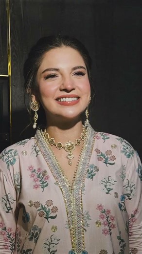 Dananeer mobeen 🕊️🌸🌺🌼dresses #dananeer mubeen #dress design #dressdesingn #dressdesighn