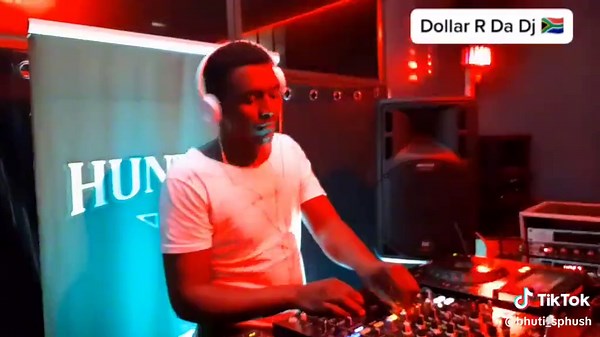 in the middle of the madness on decks Dollar R Da Dj// Track ID: Dj Sbu ft Zahara - lengoma. #whenhousewashouse❤️ #housemusic #afrohousedj