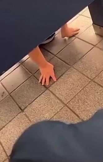 Buddy on the Toilet: A Funny Understall Situation