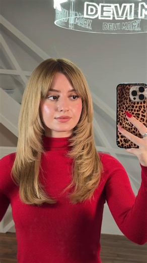 Inès Bombshell🎀 on Instagram: "La meilleure façon pour avoir les cheveux brillants : faire un gloss💆🏼‍♀️🌟💕 collaboration commerciale @lorealpro #Dialight #LorealPro"