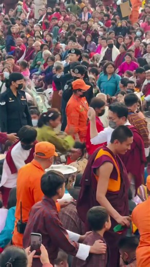 February 9, 2026 On the concluding day of the empowerment and oral transmission of Dudjom Jigdral Yeshe Dorje Rinpoche’s Sungbum Wang at Gelephug, Kyabje Rinpoche bestowed the sacred Ka-gye wang and Khandro’i Tshe-wang to more than 60,000 devotees gathered today.#fypシ゚viral #guru #blessings #goviral #millionviews