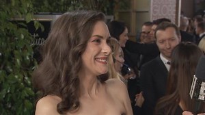 Winona Ryder Gushes Over Christian Slater at 2017 Globes