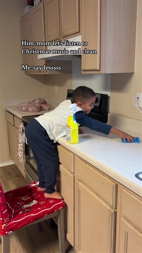 My big helper! He’s just like his mama 🥰