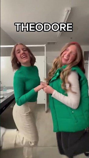 When Christmas colors accidentally summon the Chipmunks🎄