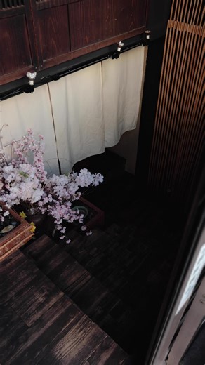 世界を旅する食体験を______ センスのある大人が集う街、代々木上原。 侘び寂びの美空間で世界各国の料理とと厳選ワインを味わえる代々木上原noteです。 日本の旬の一流素材を用いた料理と 厳選ワインを、茶道の世界観を意識した 京都の割烹料亭のような美空間でお楽しみいただけます。 代々木上原駅から徒歩1分と、アクセスも良くお気軽に入りやすい雰囲気となっておりますので、ぜひお近くに立ち寄られた際は1杯からでもお越しください😊 皆様のご来店、心よりお待ちしております。 - 【オーナーシェフ加藤について】 ホテルニューオータニやマレーシアの日本総領事館、ジャマイカの日本大使館でも腕をふるい、その他バーレーンやクウェートでも料理講師として活躍。 まるで海外旅行に行ったかのような気持ちになる多国籍料理をお楽しみください🇸🇬🇲🇾