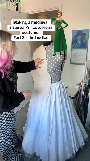 Medieval Princess Fiona part 2! #princessfionacosplay #shrek #sewing #shrekcosplay #cosplay