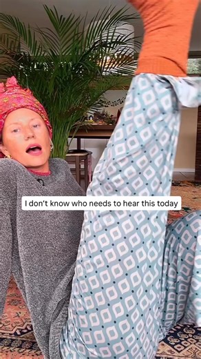 Hi I’m Polly, I’m a kundalini yoga teacher who works with the chakra system as a path back home to the infinite part of ourselves; the soul 💕 The practices I teach are not to “fix”, they are practices that return us to remembering that we already are 🫶🏻 Here’s a little gift for you to reconnect to the inner body, your energy (chakra system), it’s perfect for these darker months, so you can remember to switch the light on from the inside 💖😜 Comment ENERGY ✨ . . #kundaliniyoga #chakras #energ