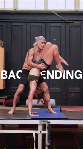 Simon Borg-Olivier on Instagram: "Most people just crush their lower back in backbends. I've seen many advanced practitioners eventually realize that deep backbends are just causing them damage. Some realize this early enough to change, others too late. And the key to safe backbending isn't just flexibility... You have to understand how your spine works, so you can work with it! Learn to mobilize the L5-S1 junctionm which many believe doesn't move. Learn to unlock the thoracolumbar junction whic