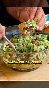 Tomatillo de Gallo 🐔 this recipe is like a salsa bandera (Pico de Gallo) but with tomatillos 🔥