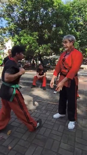 Red Dilla on Instagram: "Kulturang pinoy! Filipino martial arts kulturang pi🎥 #tutorial #fypシ゚viralシ #fbreelsfypシ゚viral #viralreels #kali #fblifestyle #EncantadiaChroniclesSanggre @"
