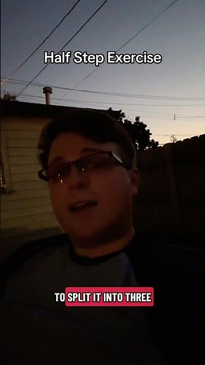 A short exercise to help sing half steps in tune for beginners. #singing #vocalcoach #halfstep