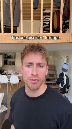 J’ai mon maillot, mes brassards et mes lunettes de piscine. J’attend mtn