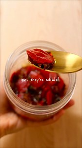 did you know these are edible?? Low Waste Strawberry Vinaigrette 🍓this is one of the BEST recipes with “food waste” it’s soo flavorful & nutritious! Everyone I make this floor ask me for the recipe… You can find it in the comments. Enjoy! #easyrecipe #healthyrecipes #lowwaste #strawberry #cookinghacks #veganrecipes | Justine Cooks Vegan