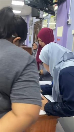 Today, As Soffiyah is conducting a Project-Based Learning (PBL) course to enhance meaningful and hands-on learning for children. 💡 Benefits of PBL: • Develops critical thinking & creativity • Builds confidence and communication skills • Encourages active, joyful learning • Aligned with KP2026 📢 Limited places available! Register your children now and let them experience learning with purpose at As Soffiyah. 📞 Call / WhatsApp: 016-302 5031 ✨ Learning that grows with your child ✨ | As Soffiyah 