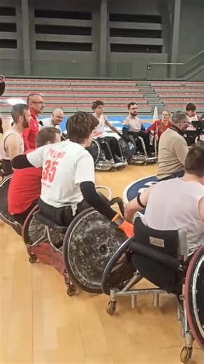 W Aqua Zdróju trwa zgrupowanie kadry narodowej rugby na wózkach, jedno z kluczowych w drodze do Mistrzostw Europy. Zawodnicy i sztab szkoleniowy pracują nad formą, selekcją składu i budową zespołu na najważniejsze starty sezonu. #Wałbrzych #AquaZdrój #RugbyNaWózkach #ReprezentacjaPolski #SportBezBarier | Dziennik Wałbrzych