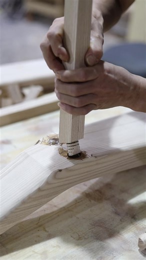 Specialized in custom high-end villa and hotel furniture ✅ Factory‑direct price ✅ Stable strong production ✅ Pro tech & QjC control ✅ Complete one‑stop export Custom high‑end furniture Send DM #FurnitureManufacturer #CustomFurniture #FurnitureFactory #ChineseFurnitureFactory #DirectFromFactory
