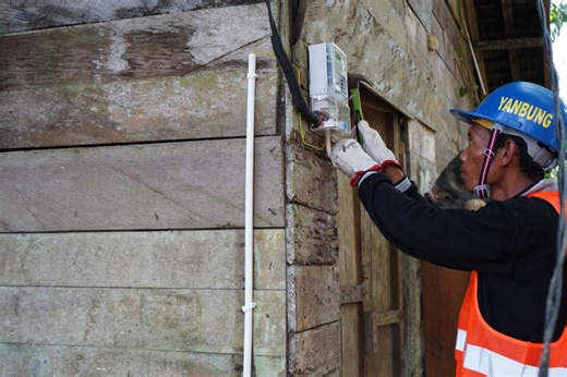 Perluasan Akses Listrik Menyasar Pelosok dan Daerah 3T - Energi Katadata.co.id