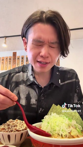 元祖海老そば 縁やさんで絶品の海老みそラーメン食べてきた！ 元祖海老そば 縁やさんInstagram https://www.instagram.com/enishiya_hokkaido?igsh=aGNmOHR5MTZuemZr #札幌 #新札幌駅 #ラーメン #海老 #縁や