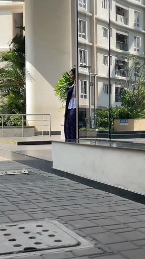 Traditional Saree Style in Modern Urban Setting