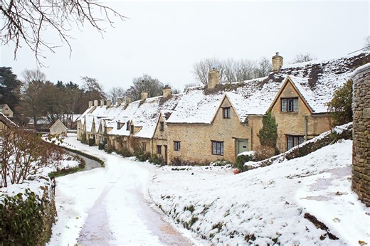 Still dreaming of that white Christmas in the Cotswolds. Even just a heavy hoar frost would do! | The Beauty of the Cotswolds
