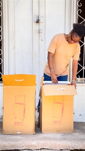 MAHIR SUITCASE KENYA on Instagram: "Be in style with the ultimate zipless luggage! Unzip convenience and elevate your adventures with our 2 in 1 zipless luggage set @ 29000/= ONLY!!! Sizes and dimensions; -Medium size - 25 1/2 inches in height and 16 1/2 inches in width. -Small size - 22 inches in height and 14 inches in width (carry on size). KEY FEATURES; ▪️Mixi Wide Handle Series Suitcase- Wide balance telescopic handle is more practical in using. It does not take up any usage space of the su