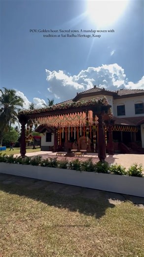 𝐅𝐮𝐧𝐜𝐭𝐢𝐨𝐧 𝐉𝐮𝐧𝐜𝐭𝐢𝐨𝐧 𝐔𝐝𝐮𝐩𝐢 ® on Instagram: "Grandeur, sacred hues, and heritage charm ❤️ Function Junction Udupi weaves tradition into every detail at Sai Radha Heritage, Kaup. A mandap that feels like a dream, grounded in timeless beauty. Event Curator:- @ashikbshetty & @koushikshetty02 Decor:- @functionjunctionudupi Venue:-@sairadhaheritage The Digital Storyteller:- @advaya_bynidhihegde #WeddingVibes #IndianWedding #DesiWeddings #ShaadiSeason #WeddingInspiration #BeachsideWed