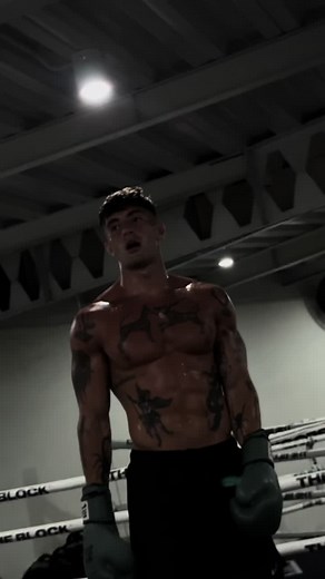 Boxing Training Techniques in a Modern Gym