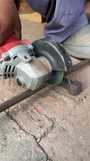 AUTO RICKSHAW AXLE CUTTING | SATISFYING METAL CUTTING PROCESS. #shorts